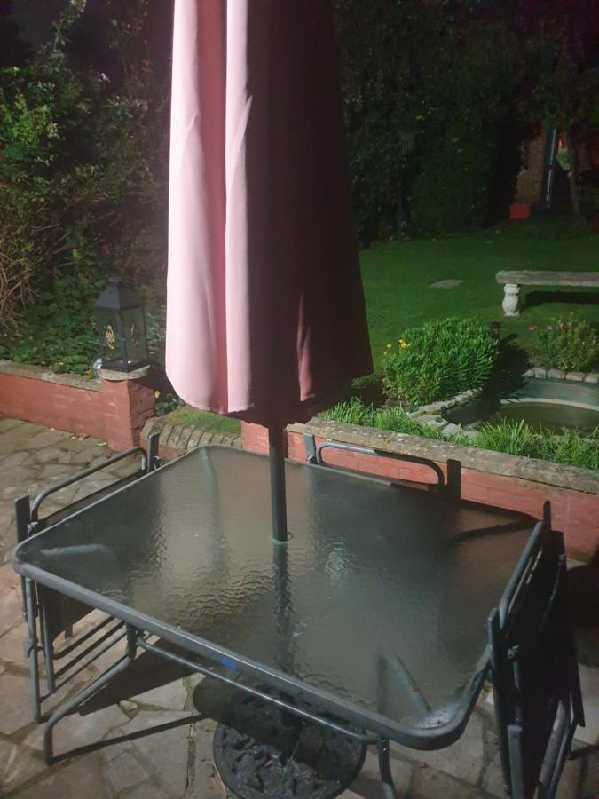 Harry Potter Theme Double Room In Shared House Watford  Exterior foto